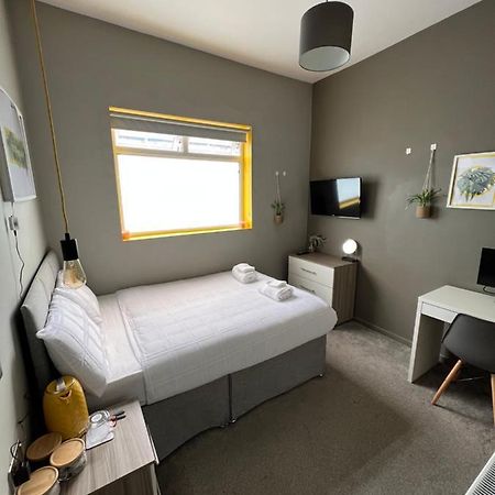 Eccles Hotel Манчестър Екстериор снимка