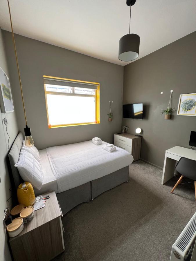 Eccles Hotel Манчестър Екстериор снимка